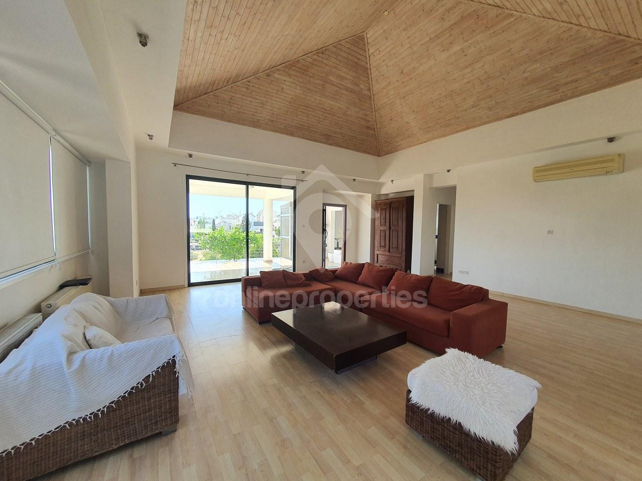 To change image, hover mouse over thumbnails below