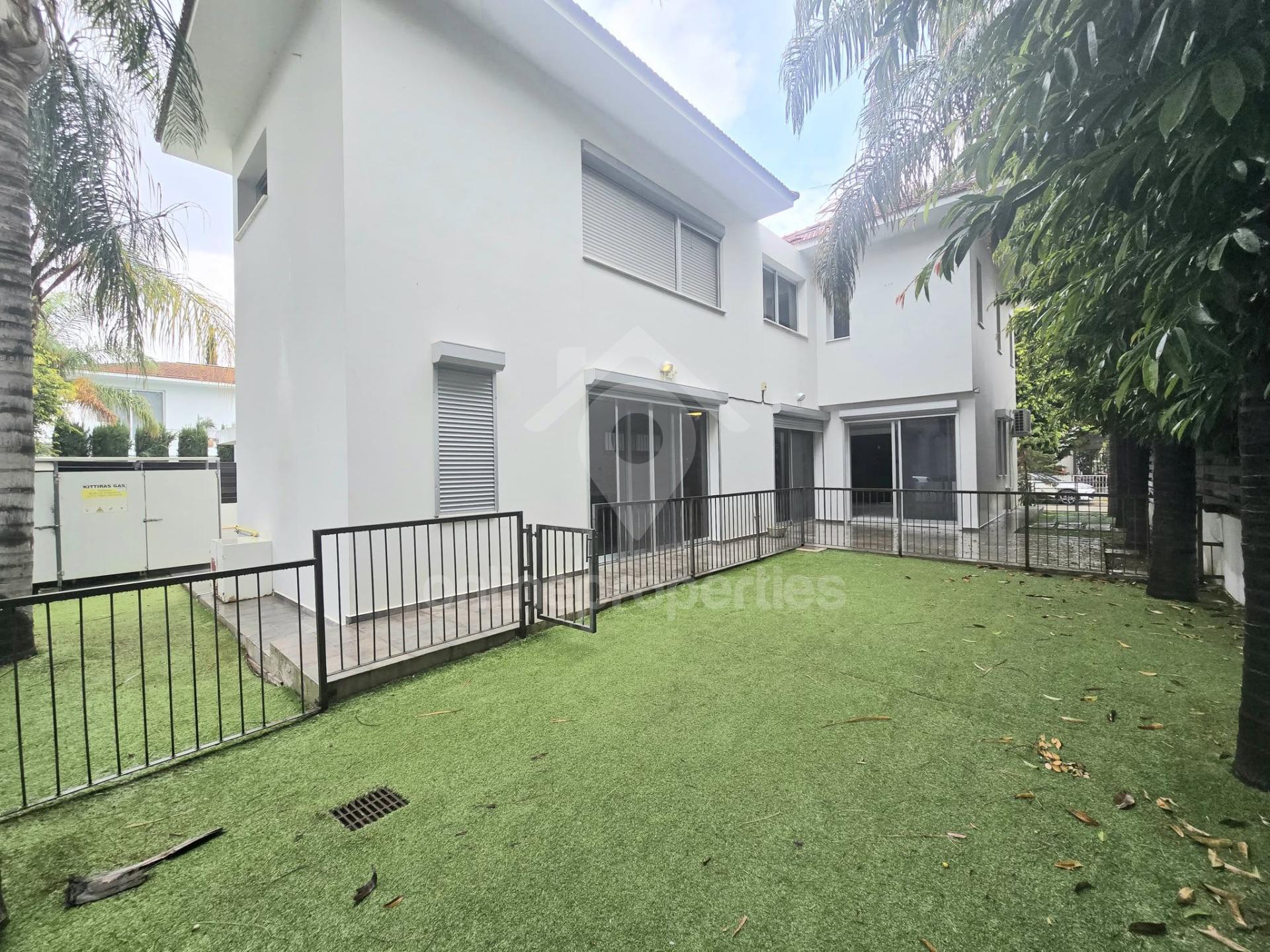 4 Bed +office+ very Big attic room luxury Detached house with big garden 