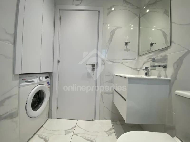 To change image, hover mouse over thumbnails below