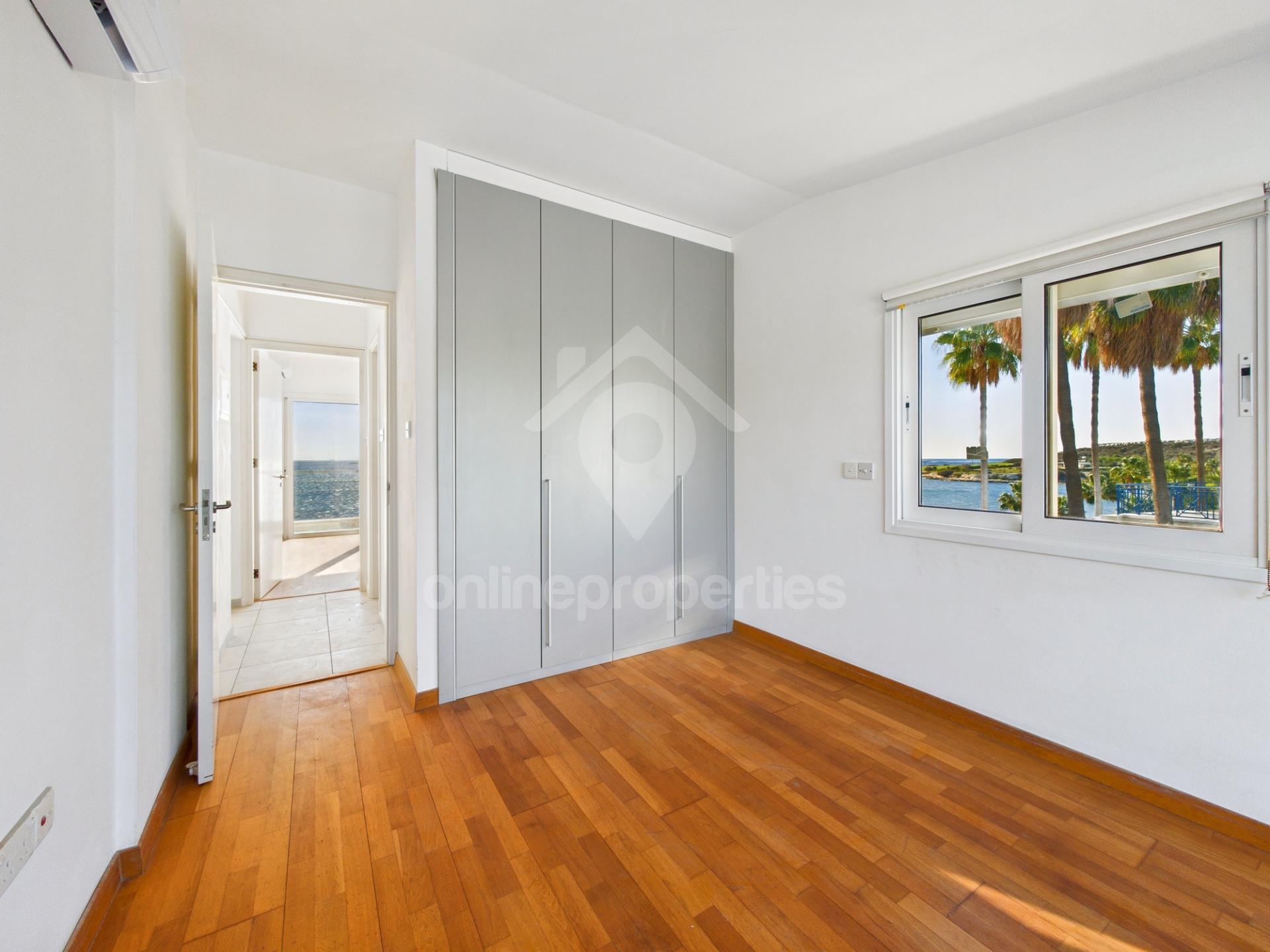 To change image, hover mouse over thumbnails below