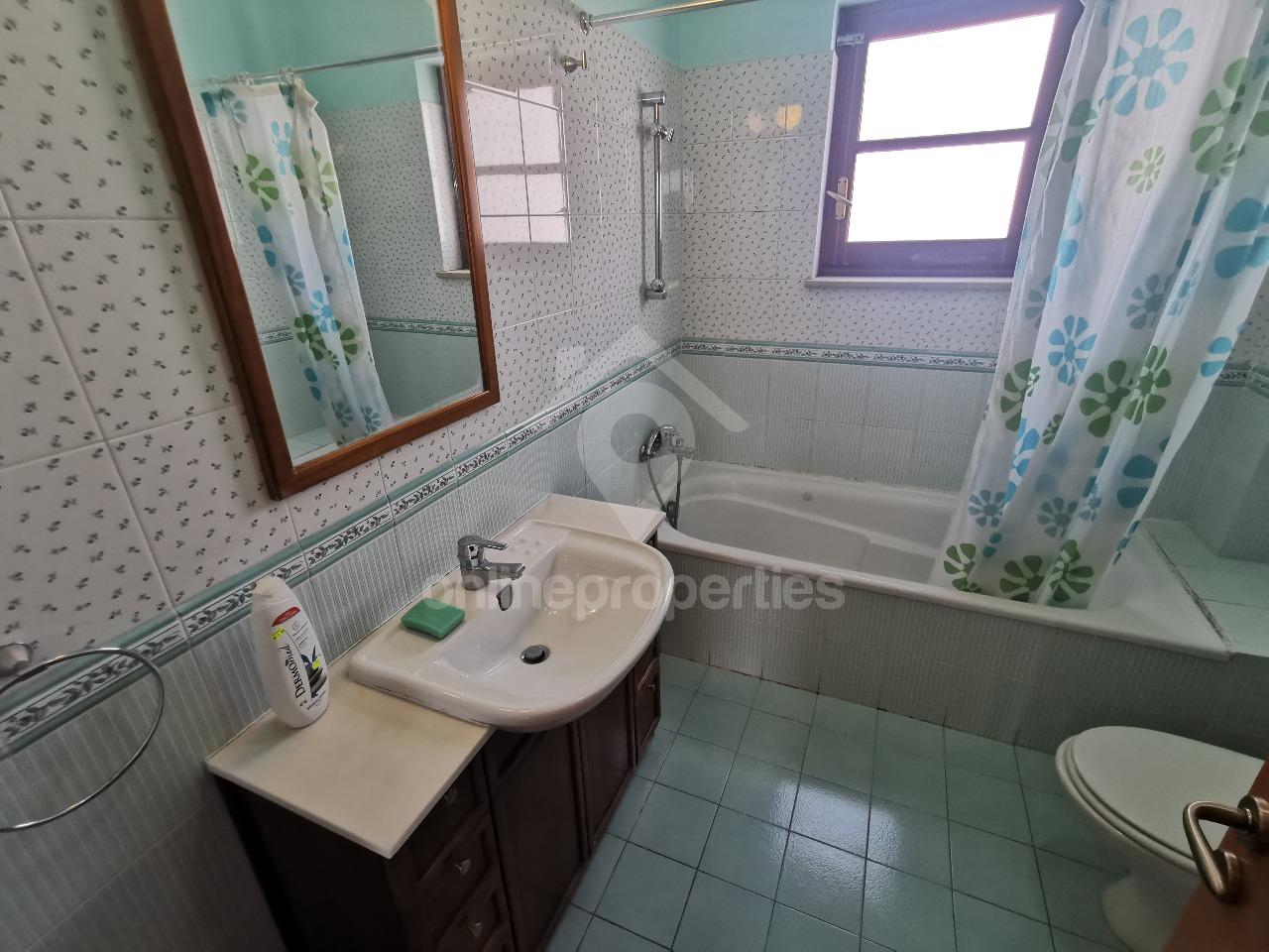 To change image, hover mouse over thumbnails below