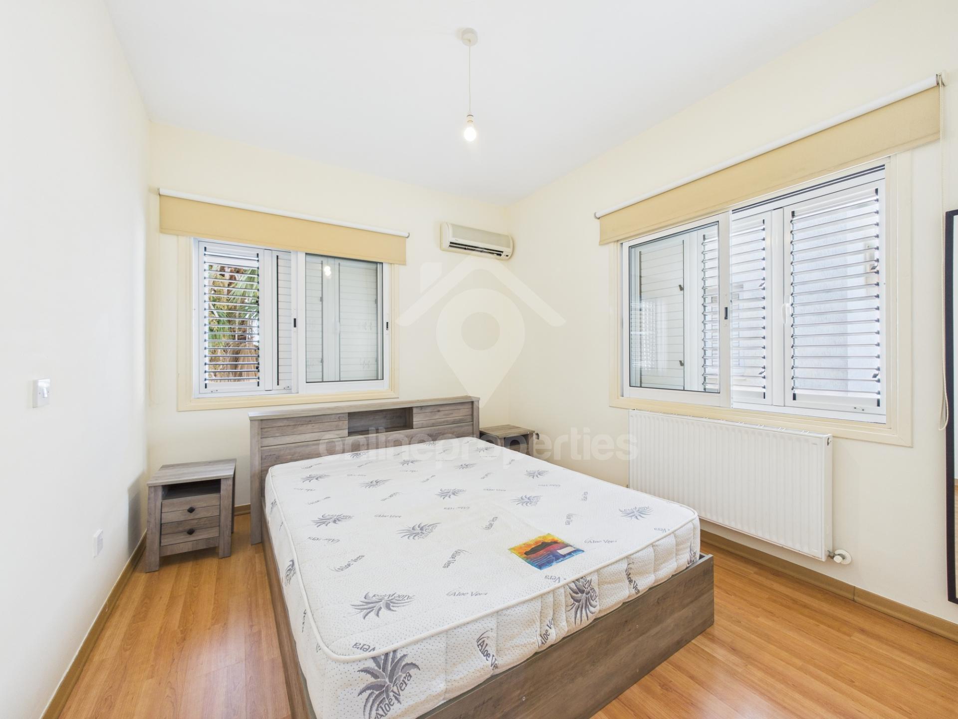 To change image, hover mouse over thumbnails below