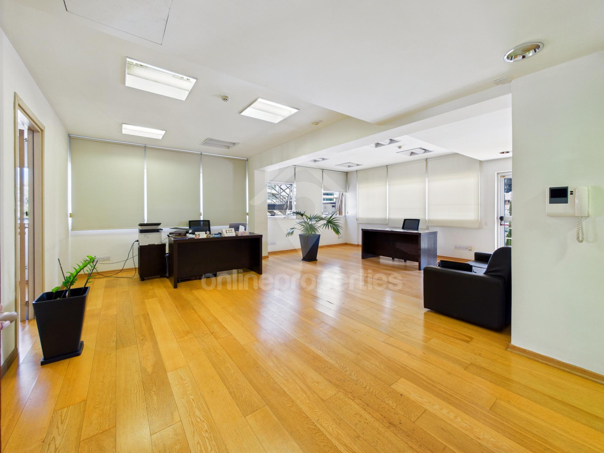 To change image, hover mouse over thumbnails below