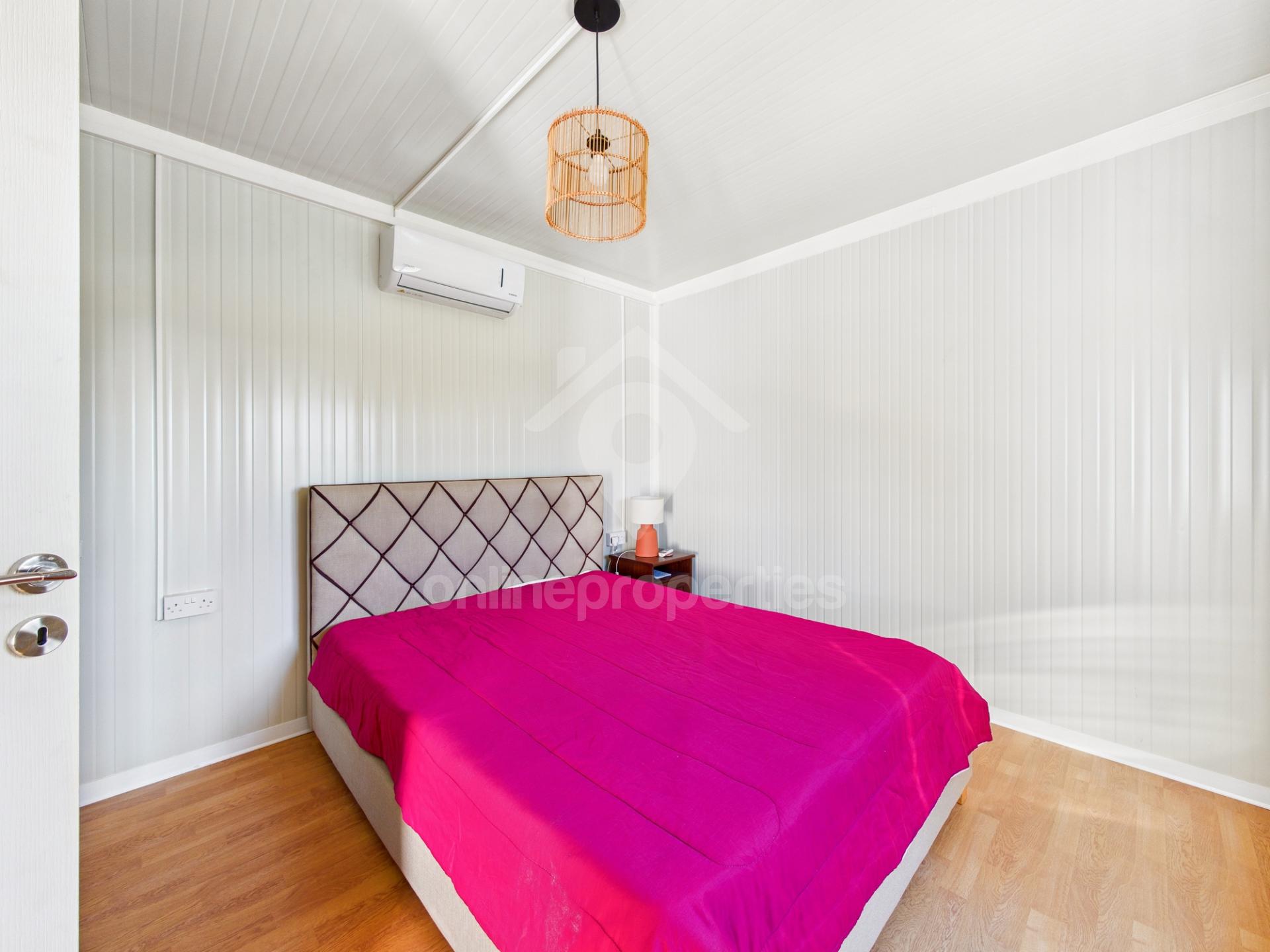 To change image, hover mouse over thumbnails below