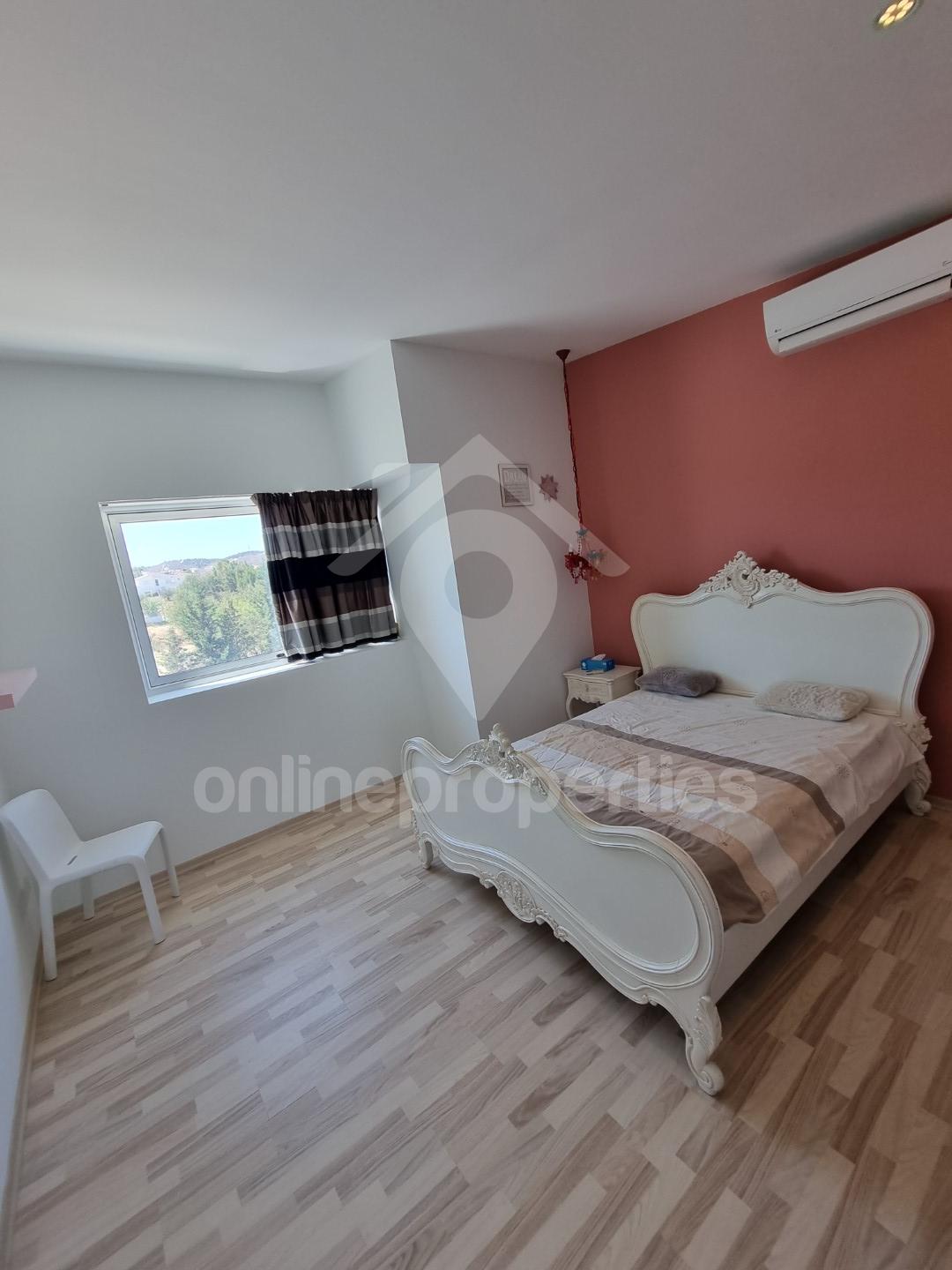 To change image, hover mouse over thumbnails below