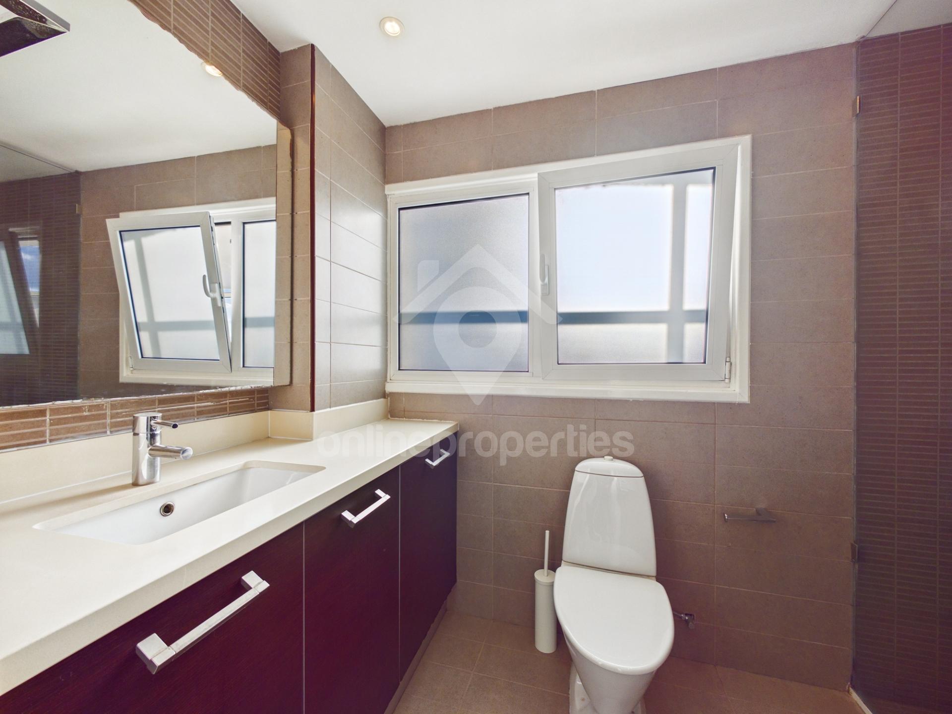 To change image, hover mouse over thumbnails below