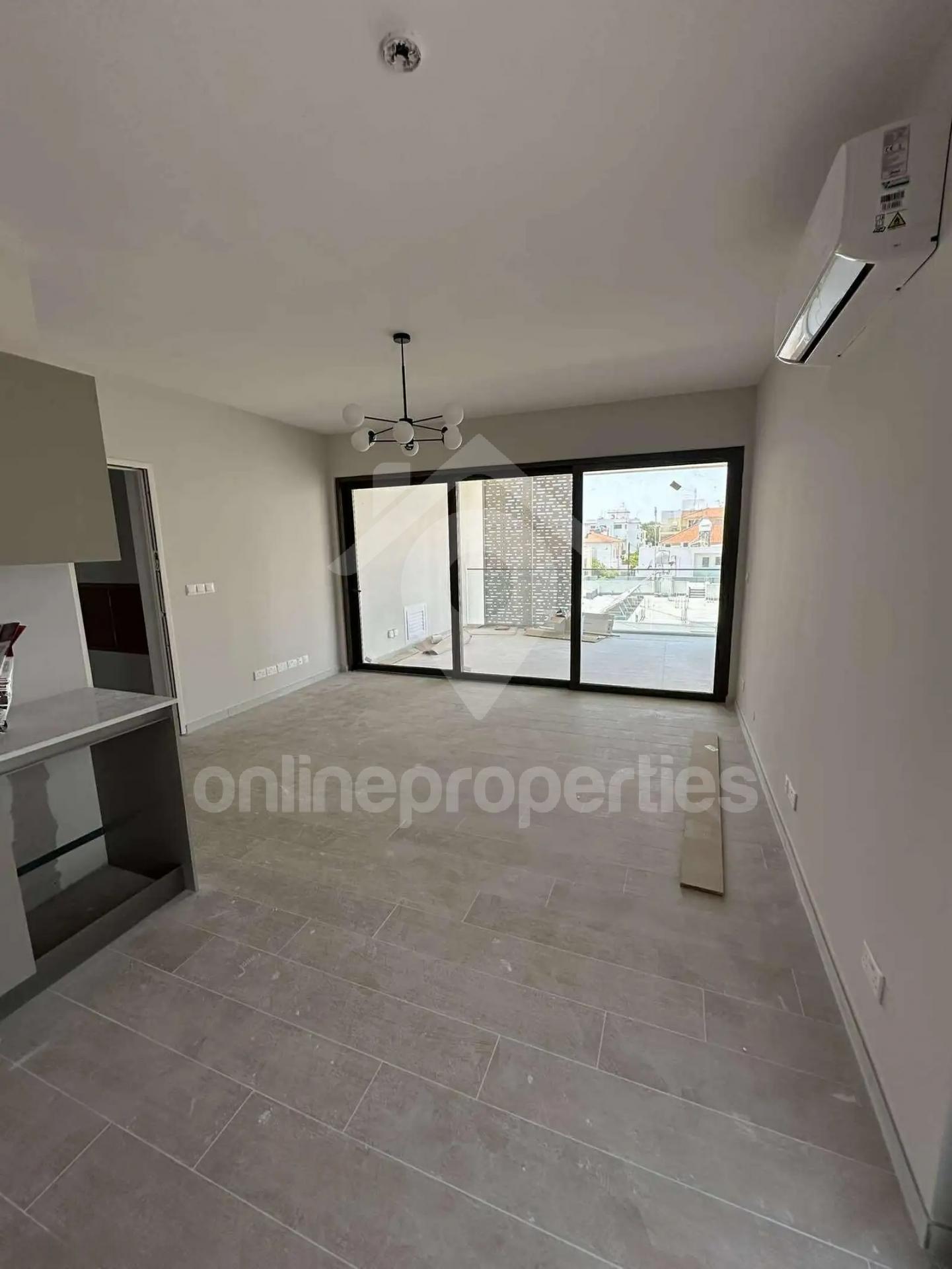 To change image, hover mouse over thumbnails below