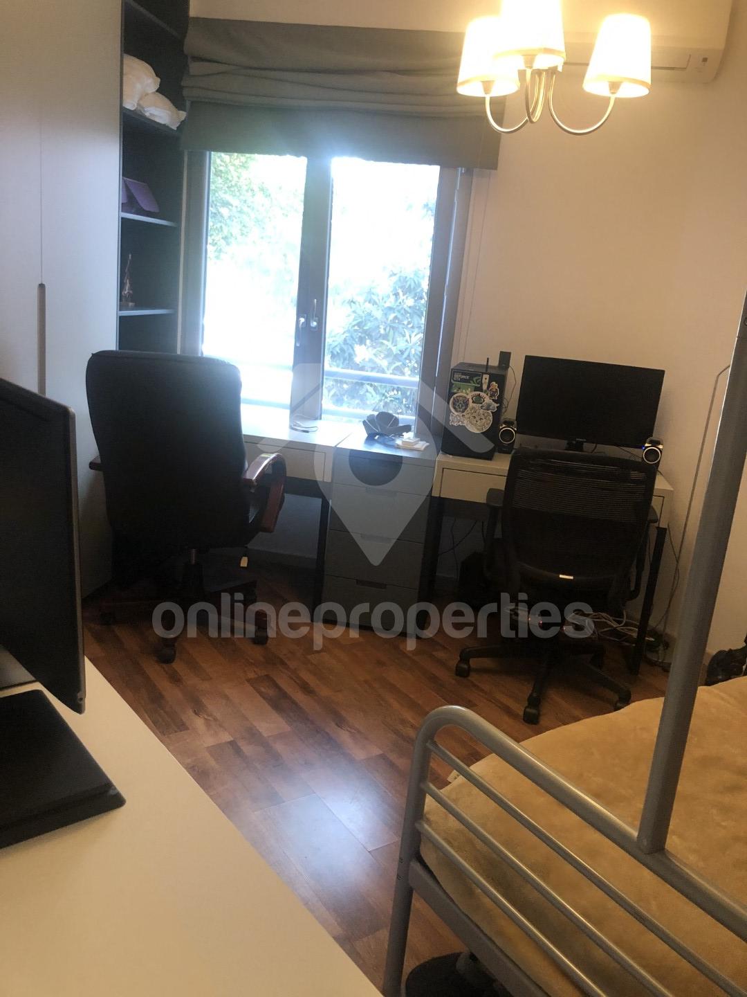 To change image, hover mouse over thumbnails below