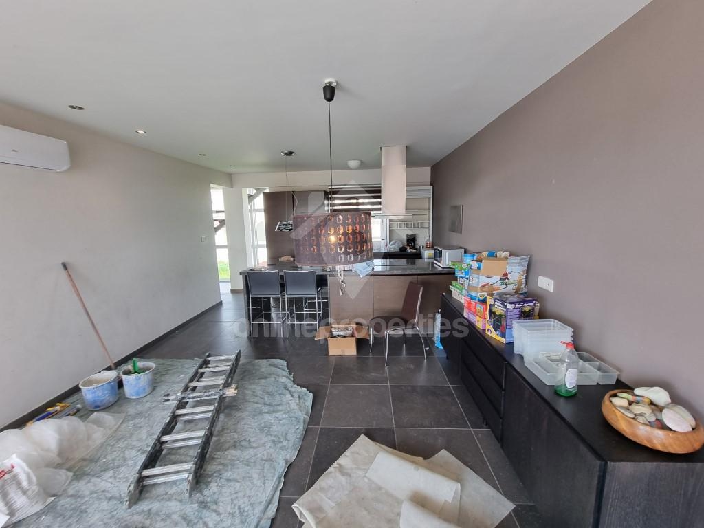 To change image, hover mouse over thumbnails below