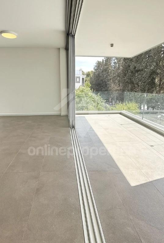 To change image, hover mouse over thumbnails below