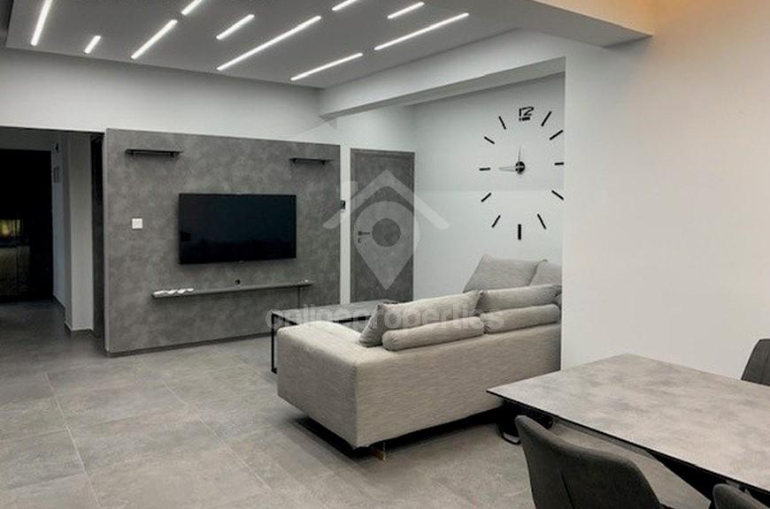 To change image, hover mouse over thumbnails below