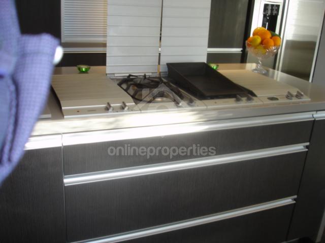 To change image, hover mouse over thumbnails below