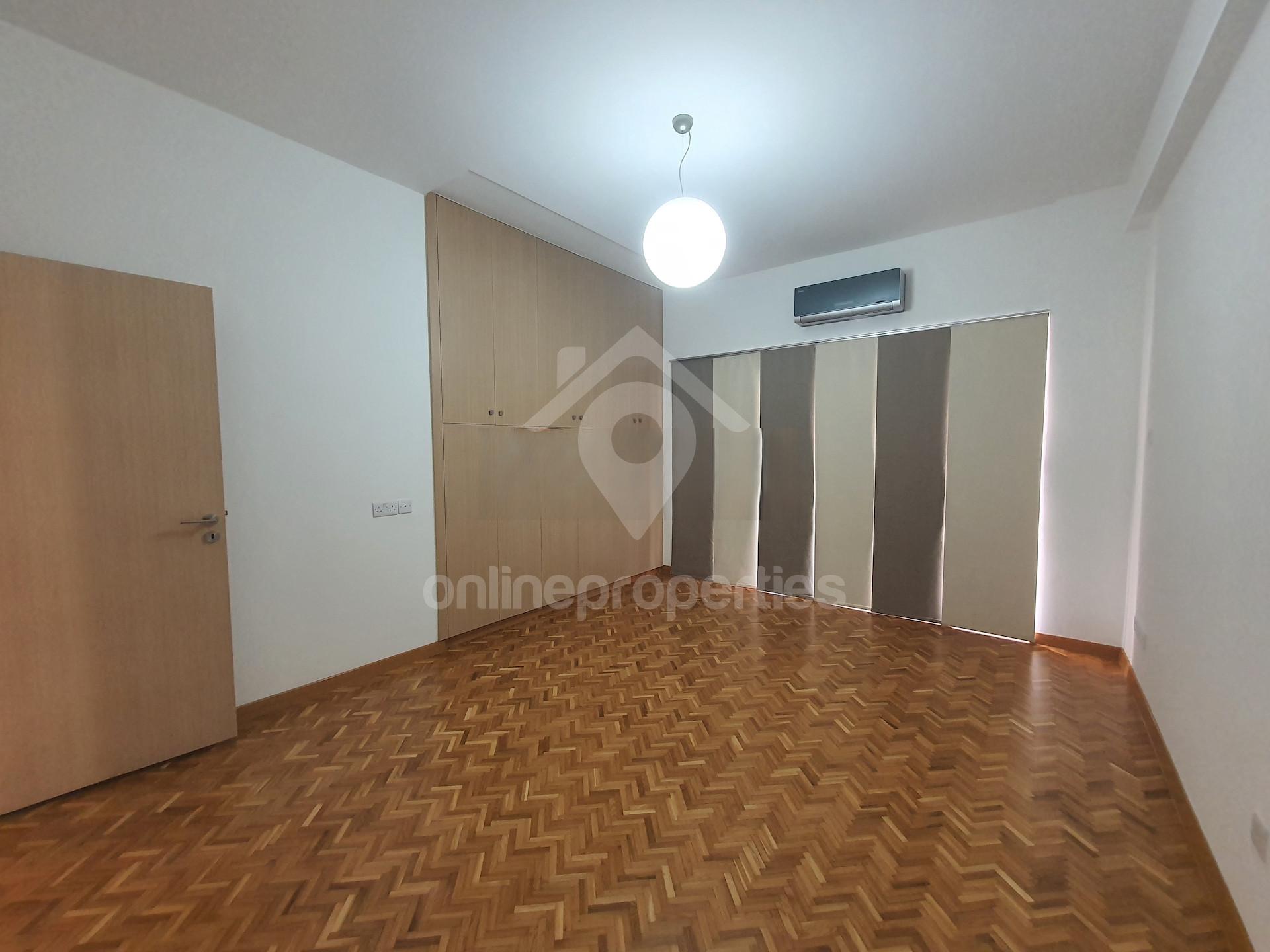 To change image, hover mouse over thumbnails below