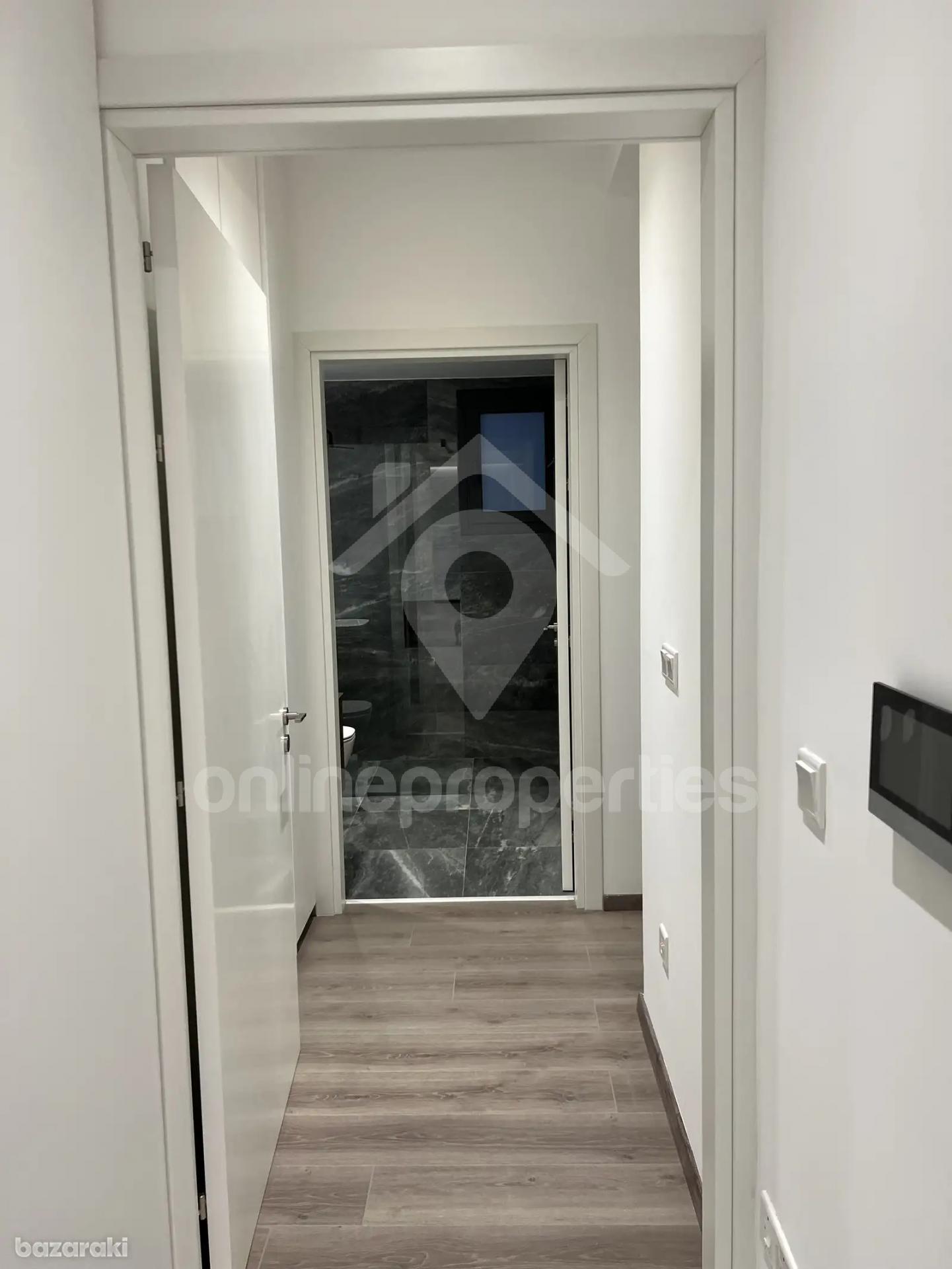 To change image, hover mouse over thumbnails below