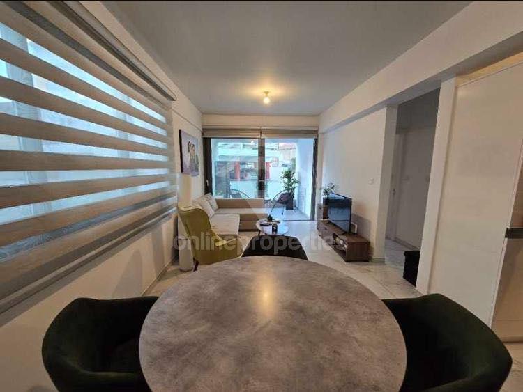 To change image, hover mouse over thumbnails below