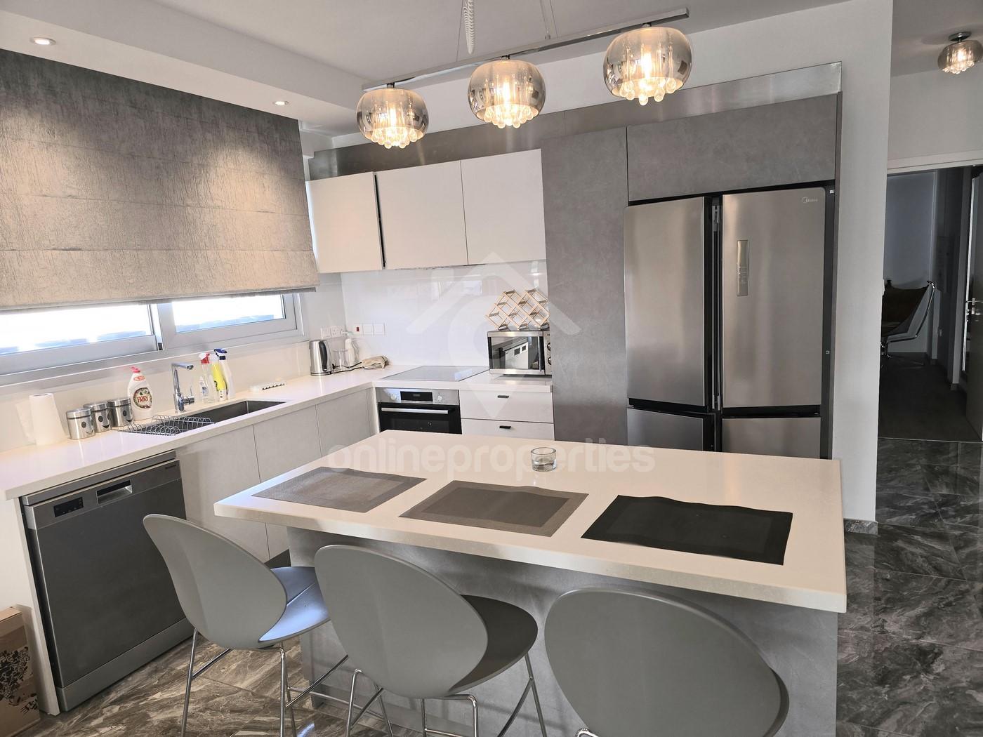 To change image, hover mouse over thumbnails below