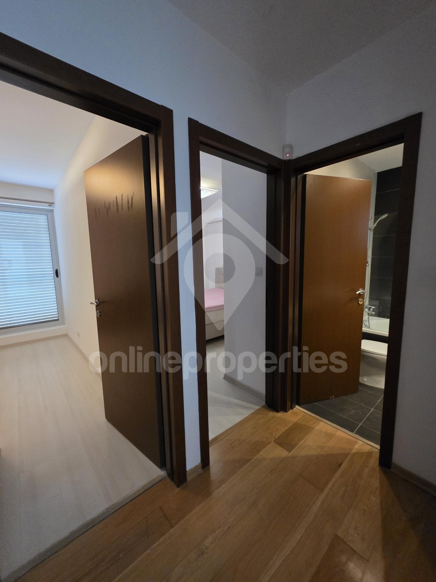 To change image, hover mouse over thumbnails below