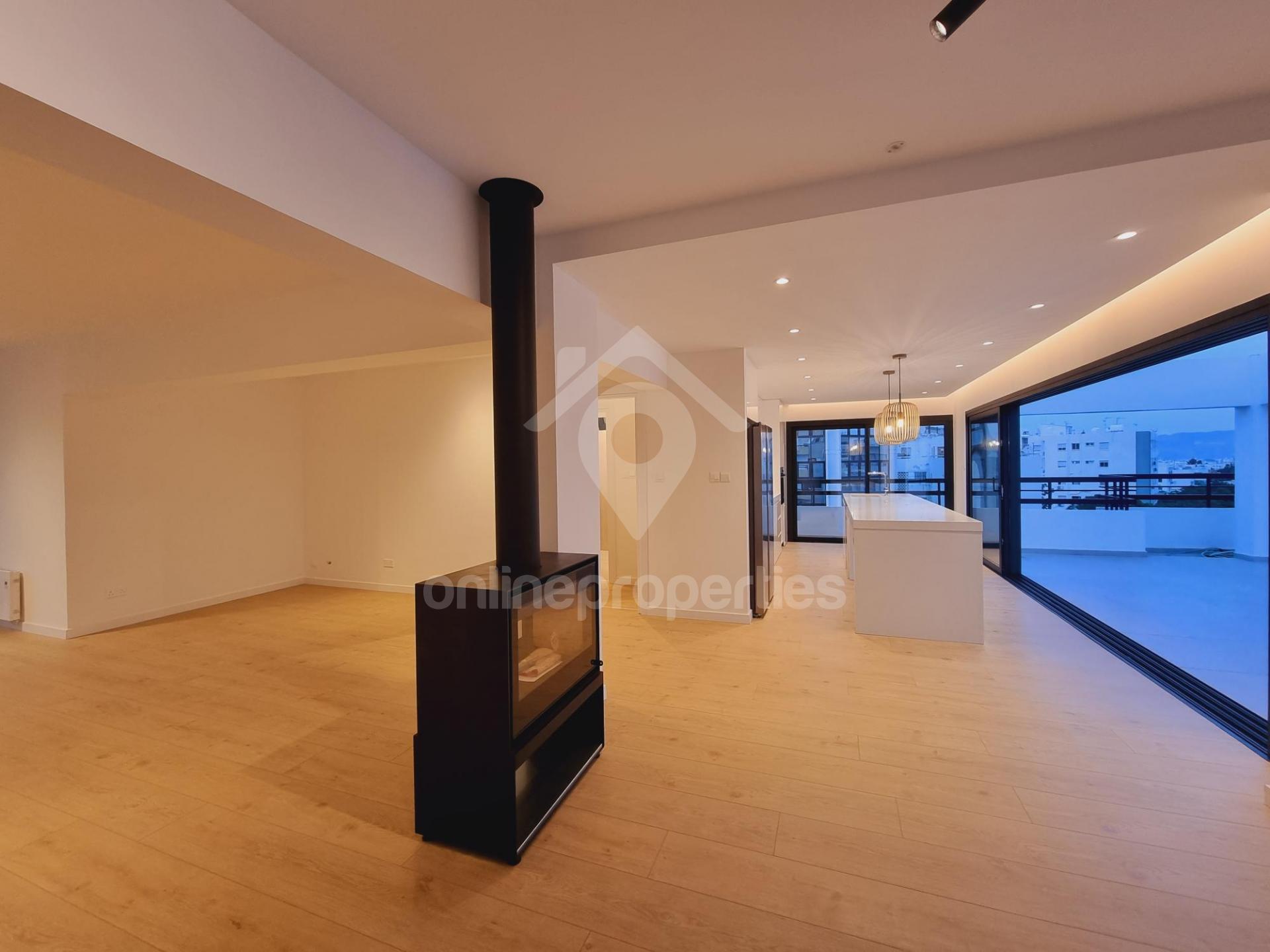 To change image, hover mouse over thumbnails below