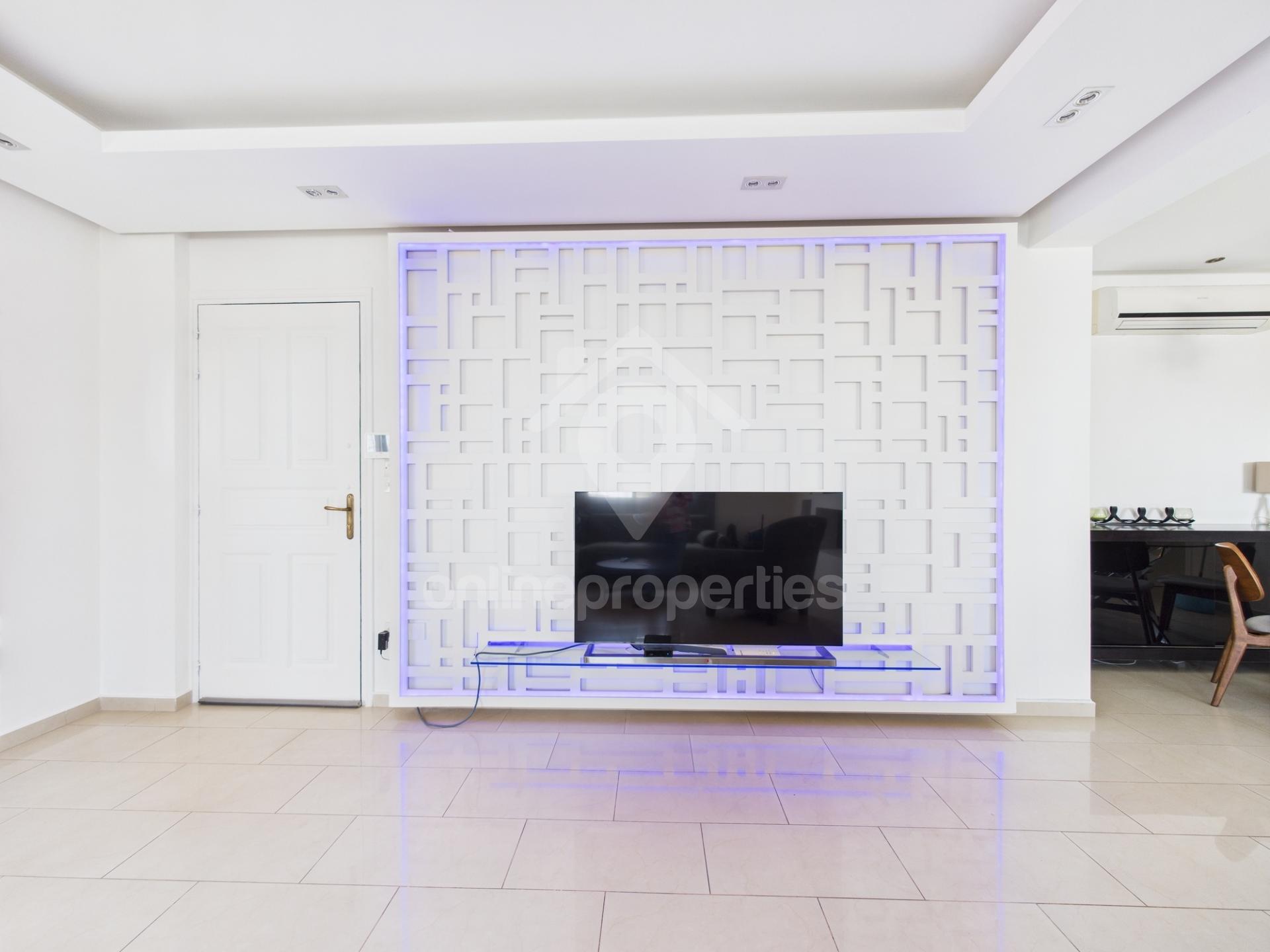 To change image, hover mouse over thumbnails below