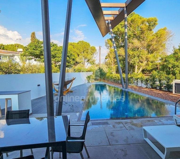 To change image, hover mouse over thumbnails below