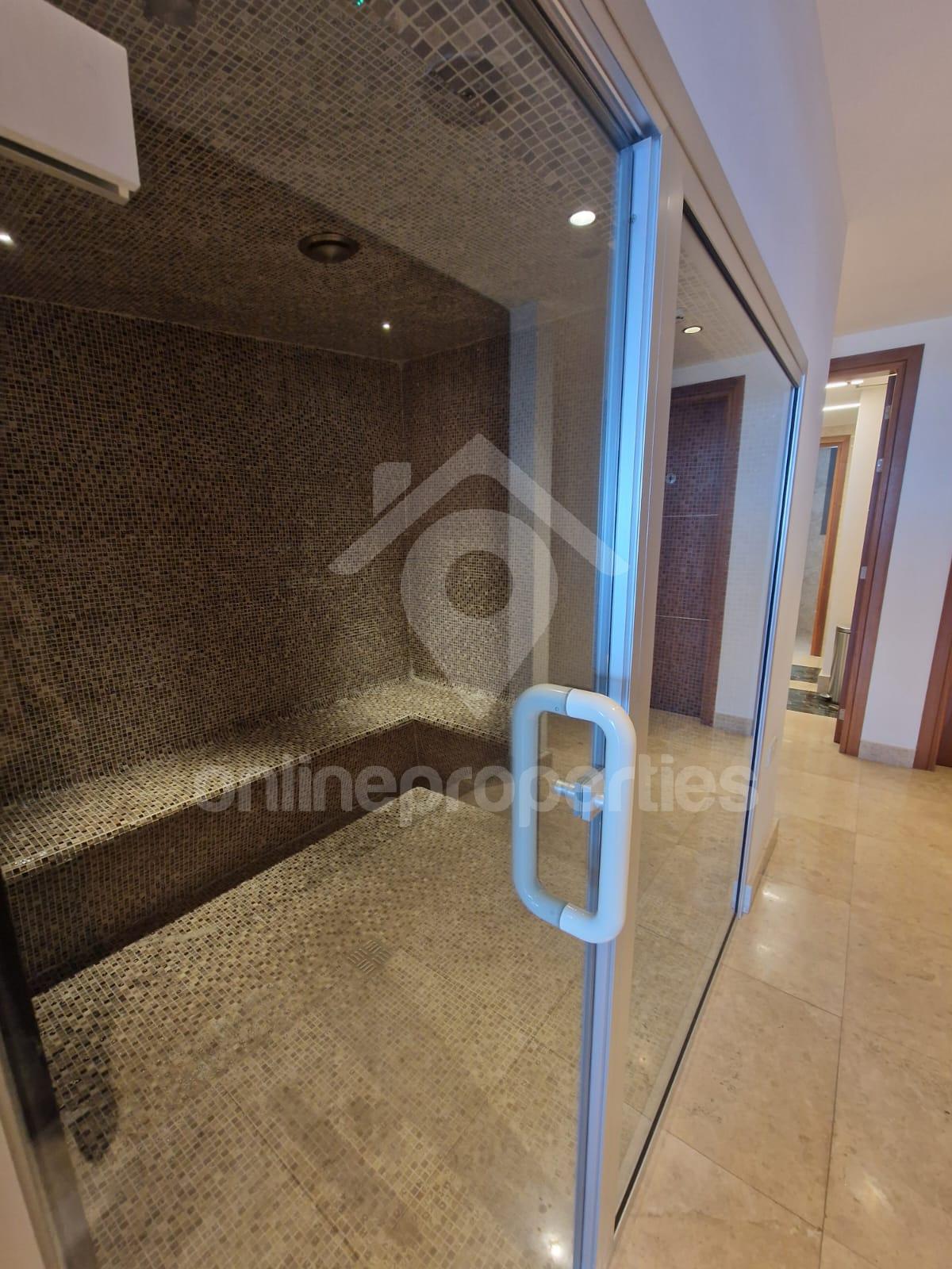 To change image, hover mouse over thumbnails below