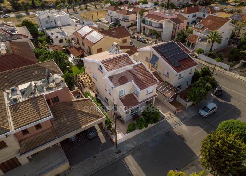 Sophisticated 4-Bedroom Family Residence in Prime Engkomi