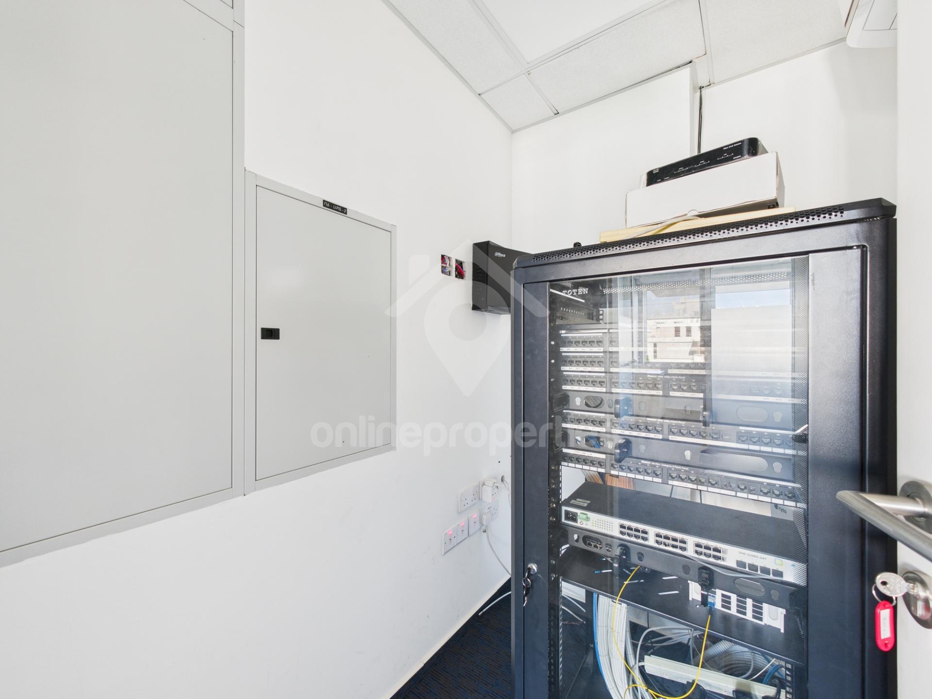 To change image, hover mouse over thumbnails below