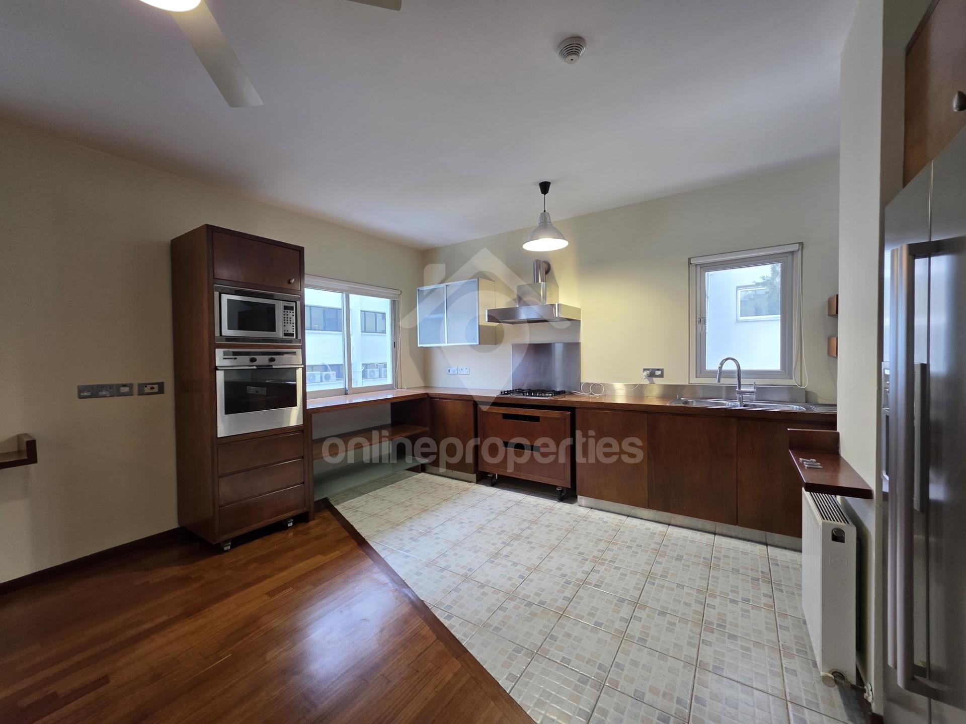 To change image, hover mouse over thumbnails below