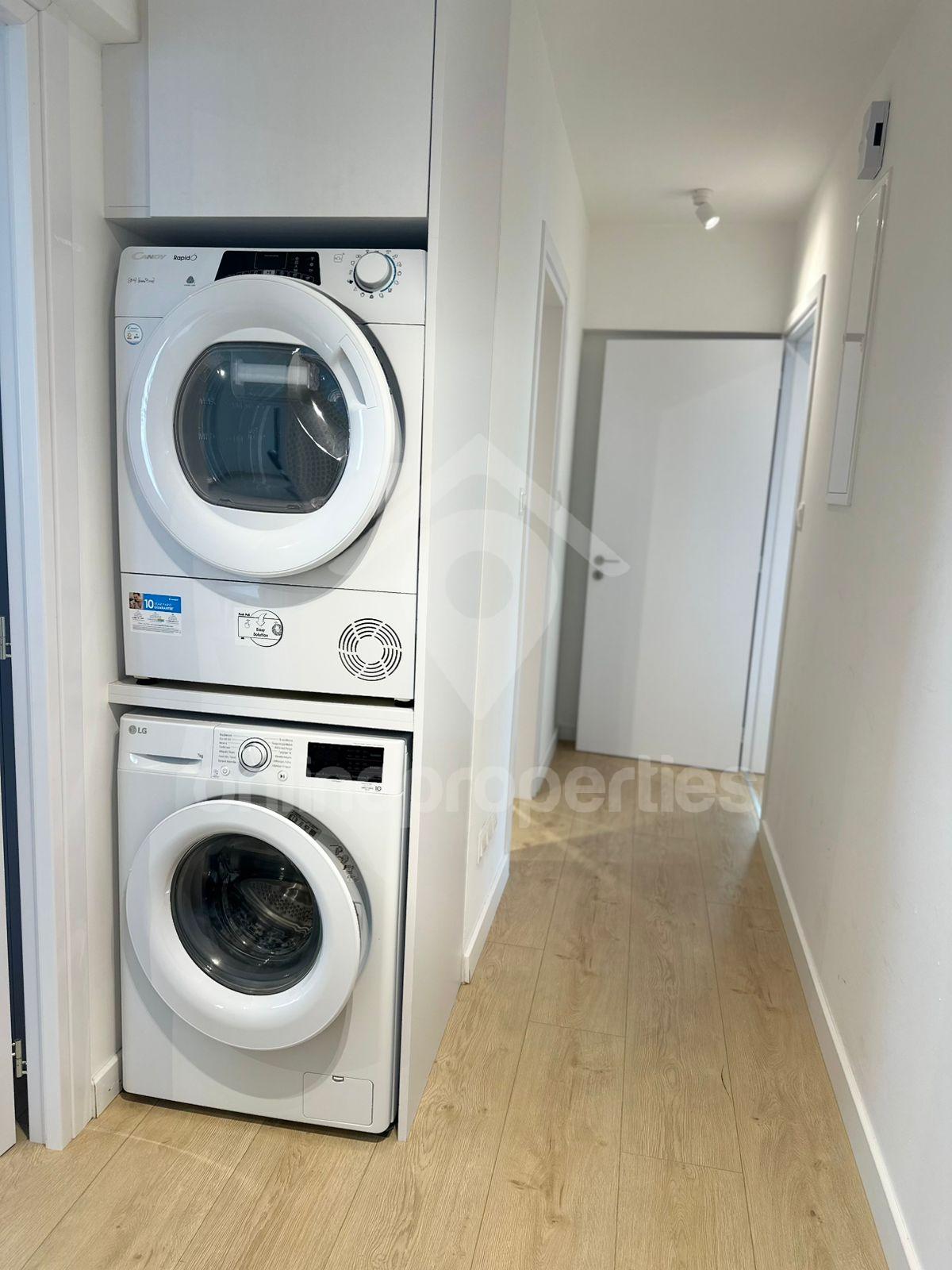 To change image, hover mouse over thumbnails below