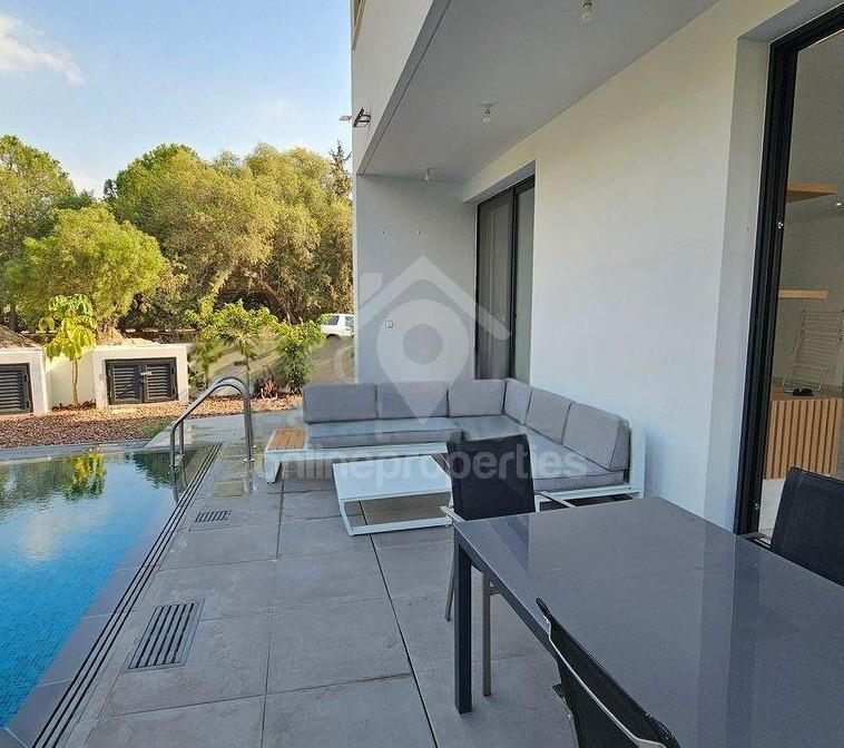 To change image, hover mouse over thumbnails below