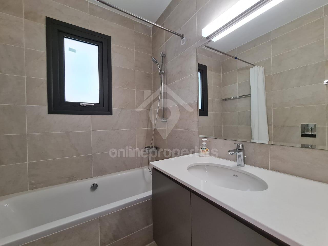 To change image, hover mouse over thumbnails below