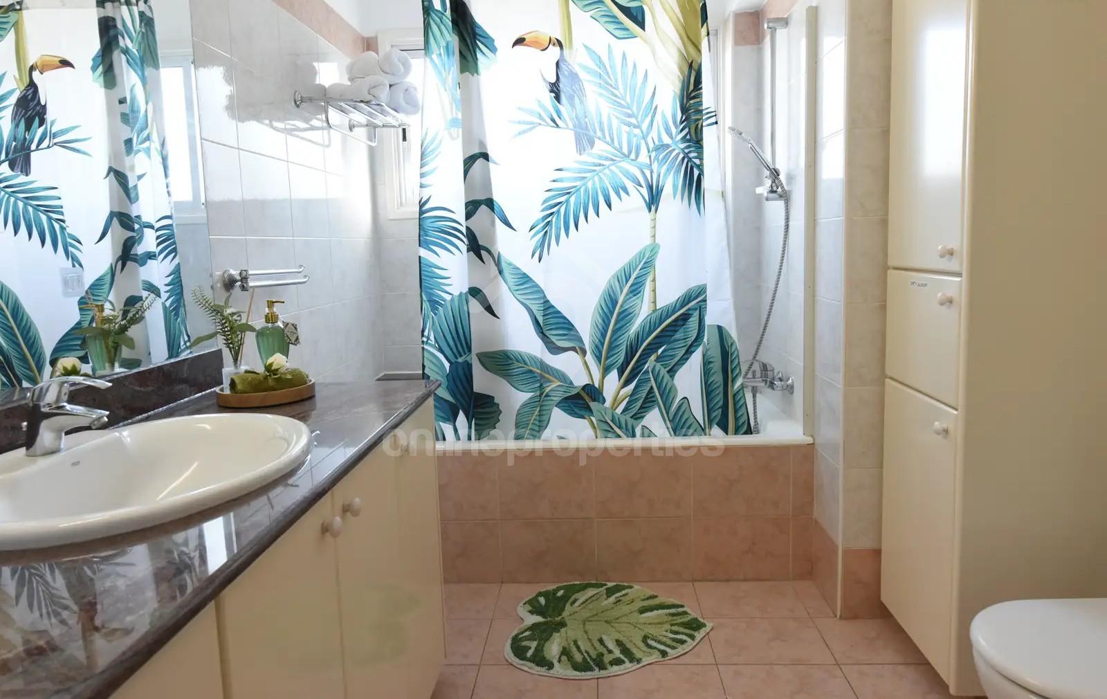 To change image, hover mouse over thumbnails below