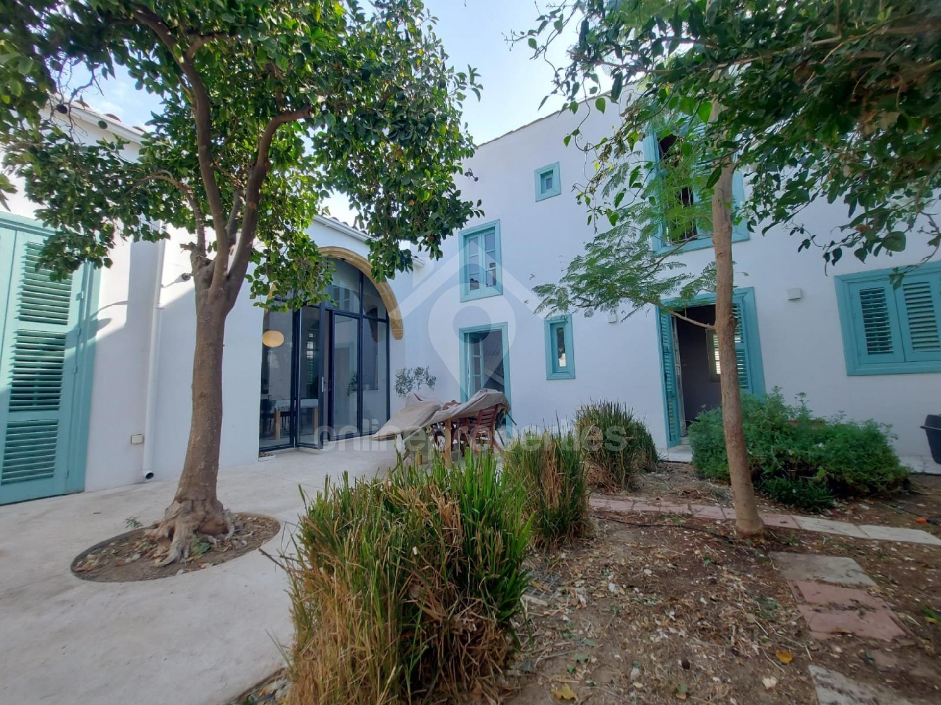 To change image, hover mouse over thumbnails below