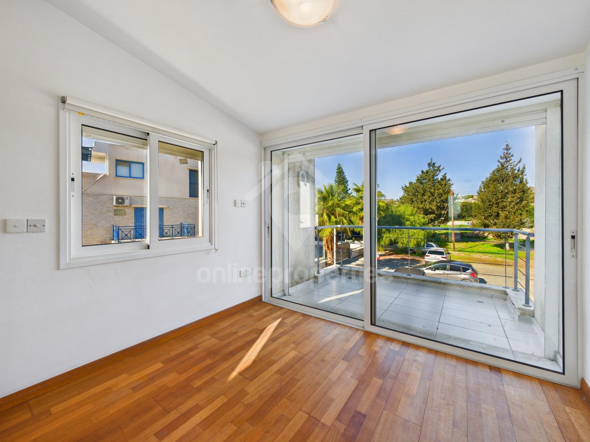 To change image, hover mouse over thumbnails below