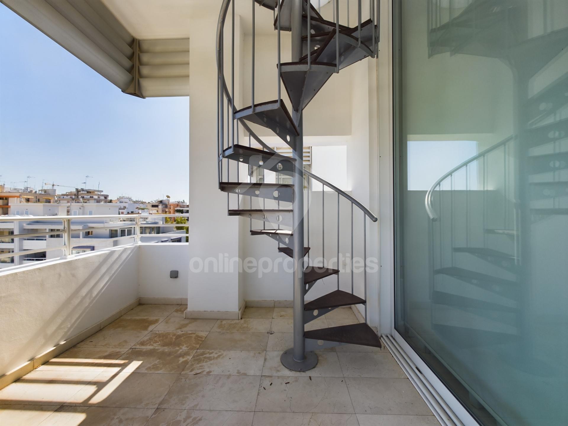 To change image, hover mouse over thumbnails below