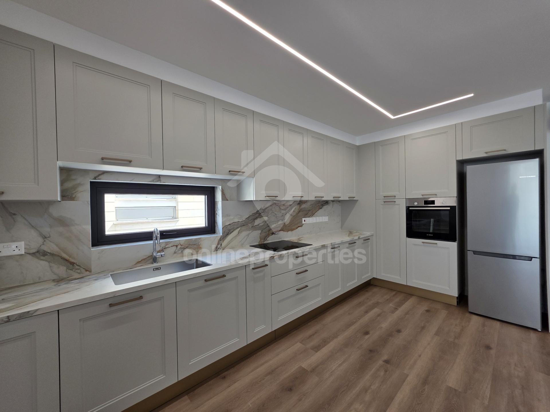 To change image, hover mouse over thumbnails below