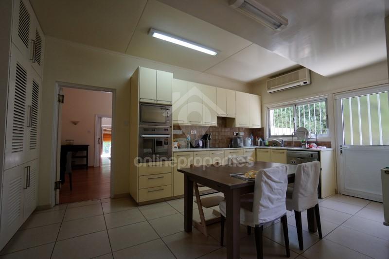 To change image, hover mouse over thumbnails below