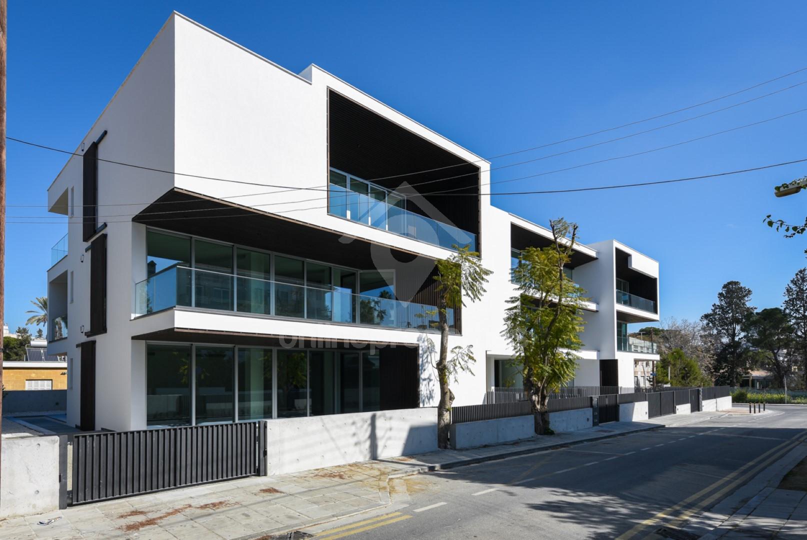 To change image, hover mouse over thumbnails below