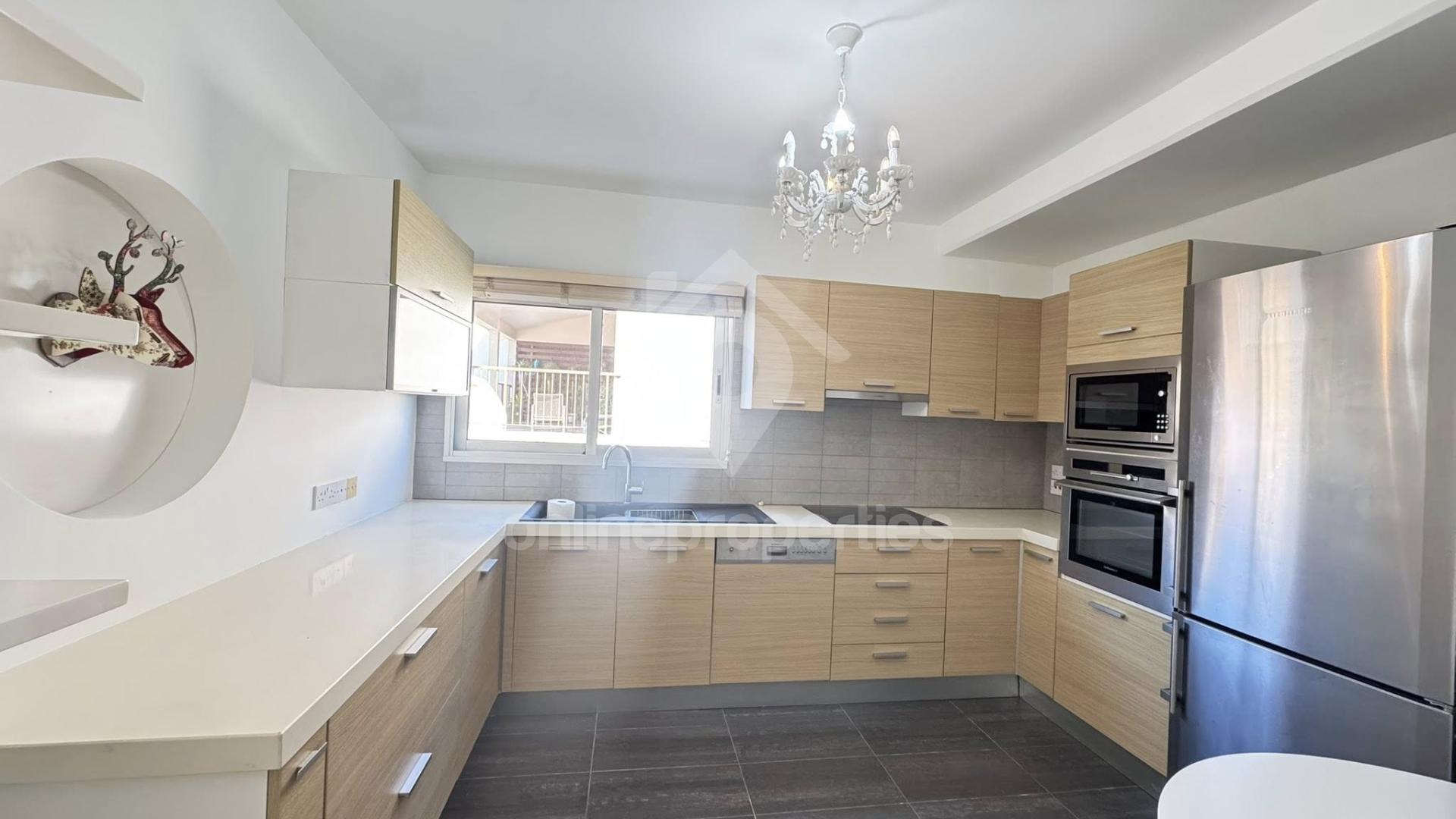 To change image, hover mouse over thumbnails below