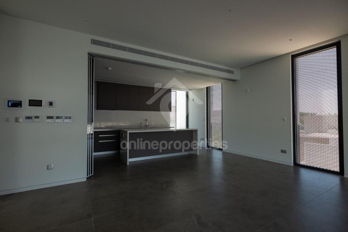 To change image, hover mouse over thumbnails below