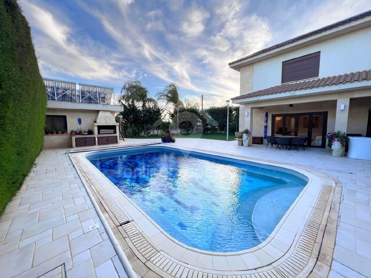 To change image, hover mouse over thumbnails below