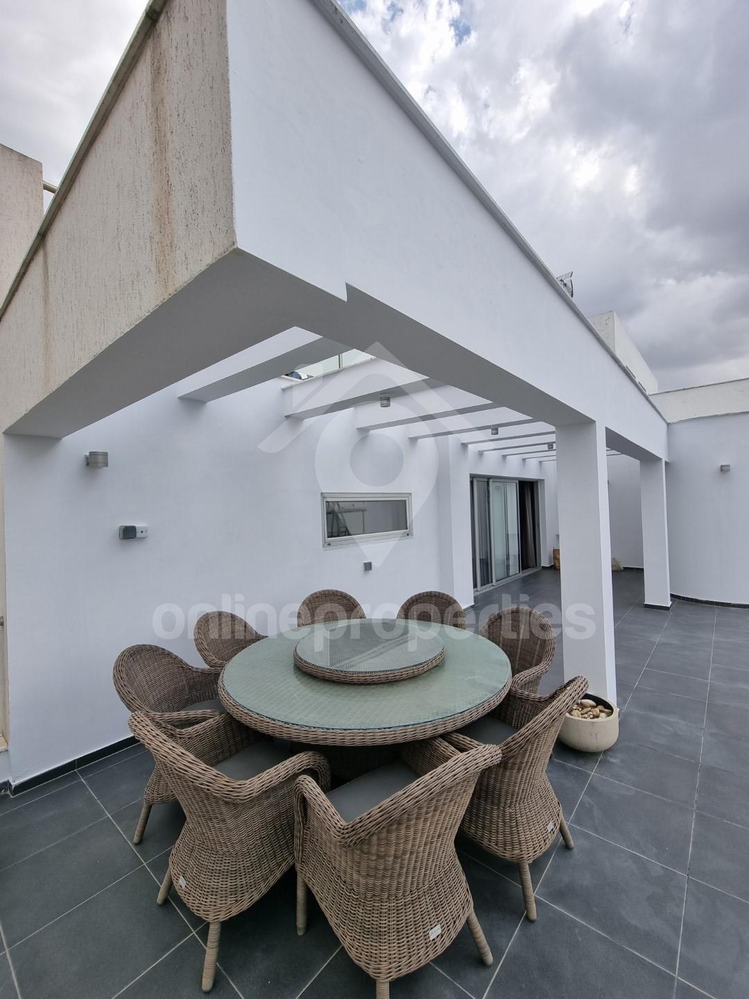 To change image, hover mouse over thumbnails below