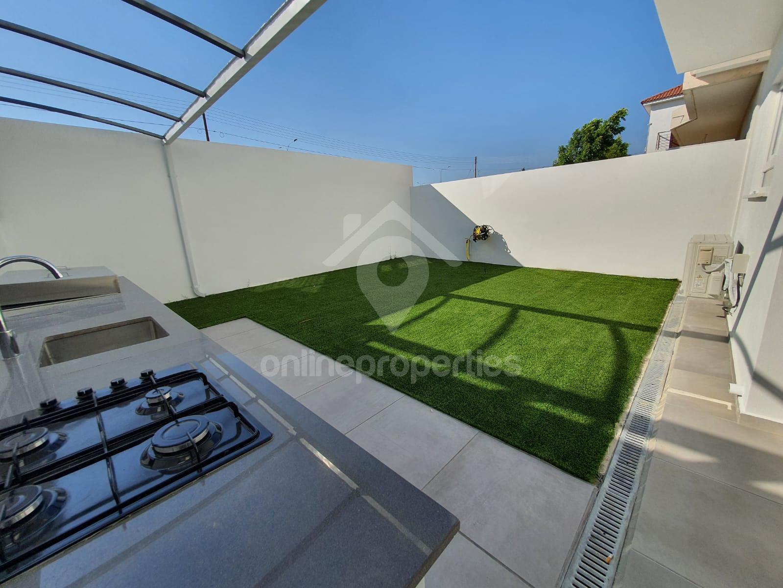 To change image, hover mouse over thumbnails below