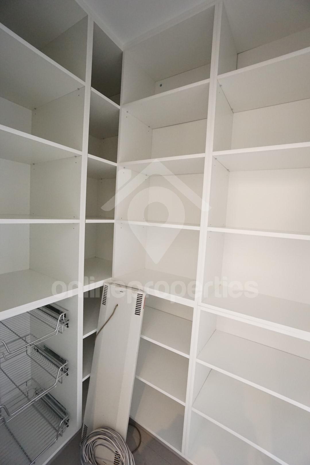 To change image, hover mouse over thumbnails below