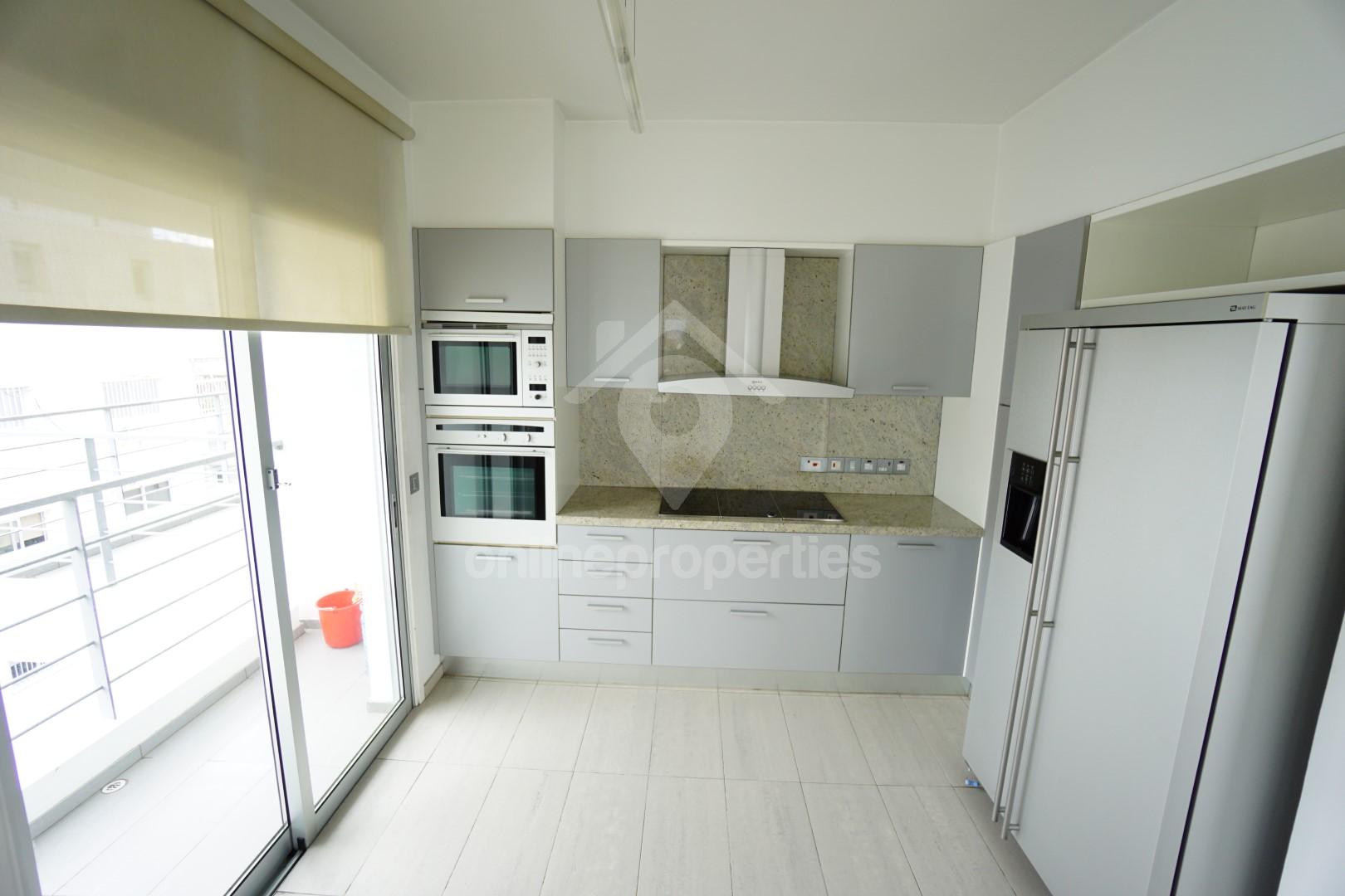 To change image, hover mouse over thumbnails below