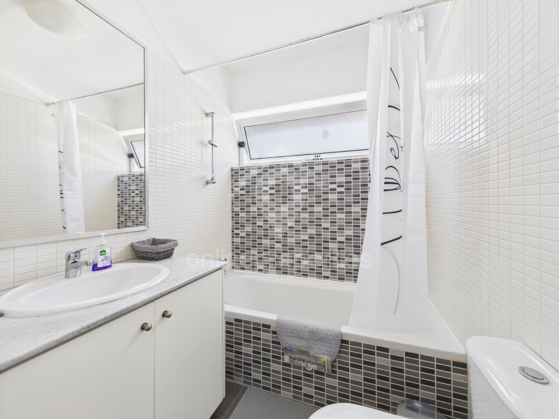 To change image, hover mouse over thumbnails below