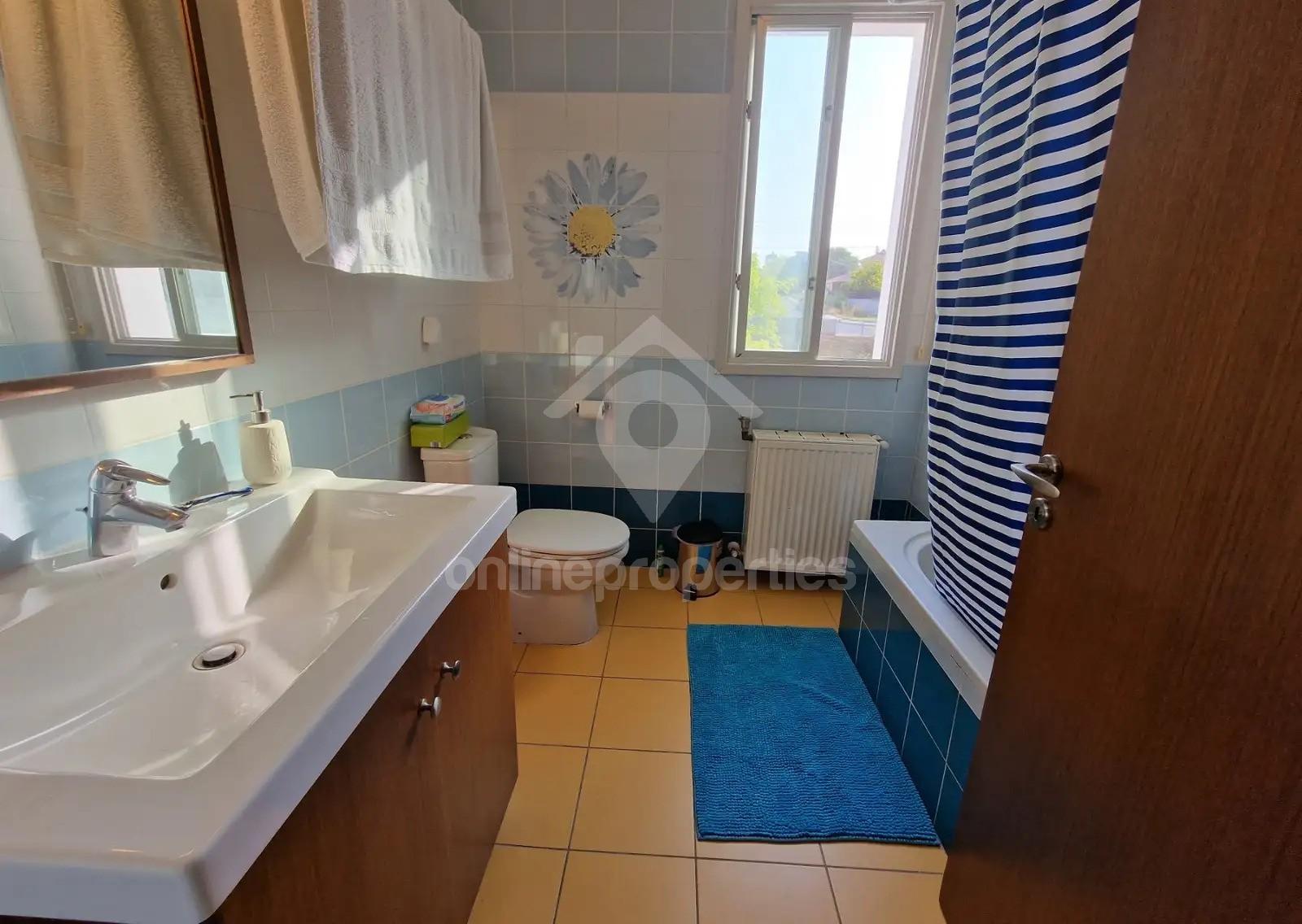 To change image, hover mouse over thumbnails below