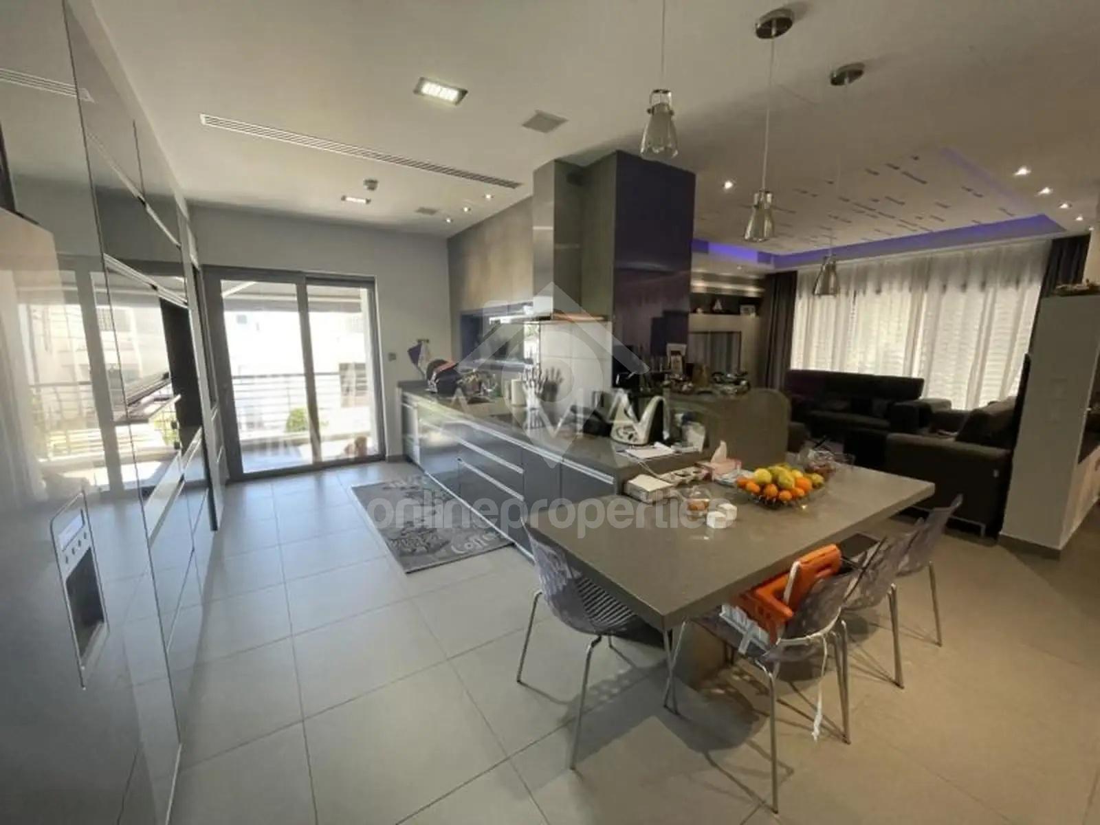 To change image, hover mouse over thumbnails below