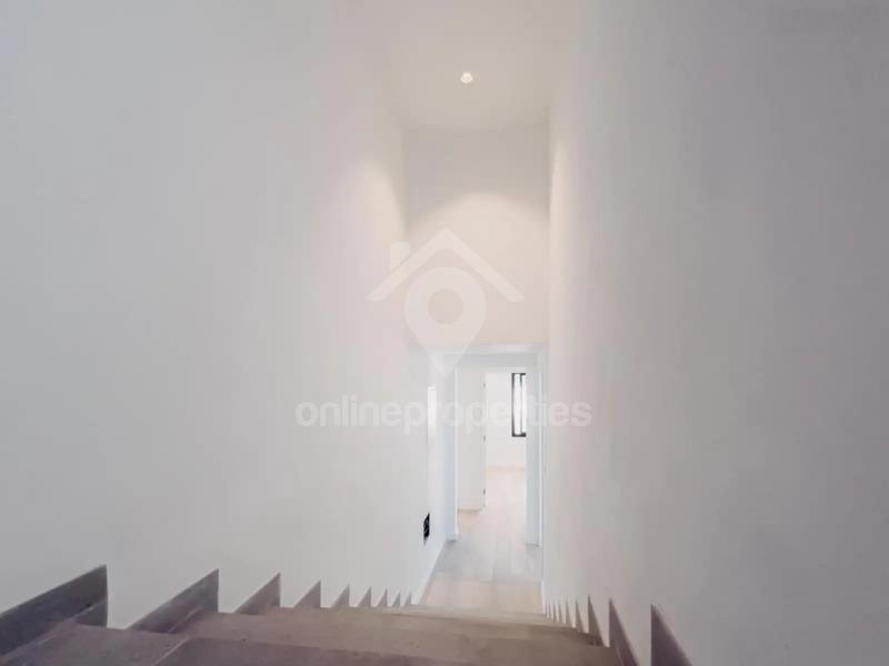 To change image, hover mouse over thumbnails below