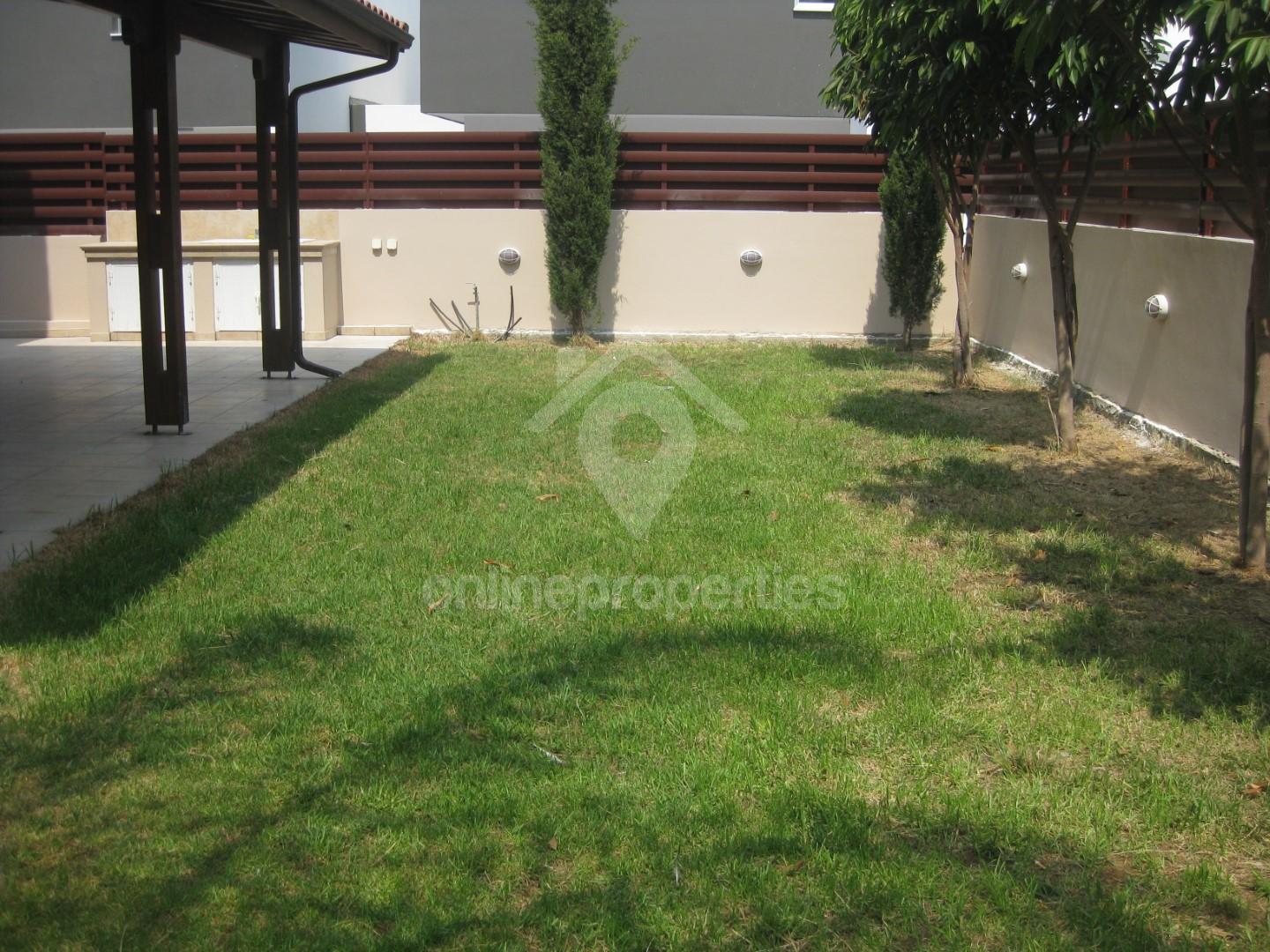 To change image, hover mouse over thumbnails below